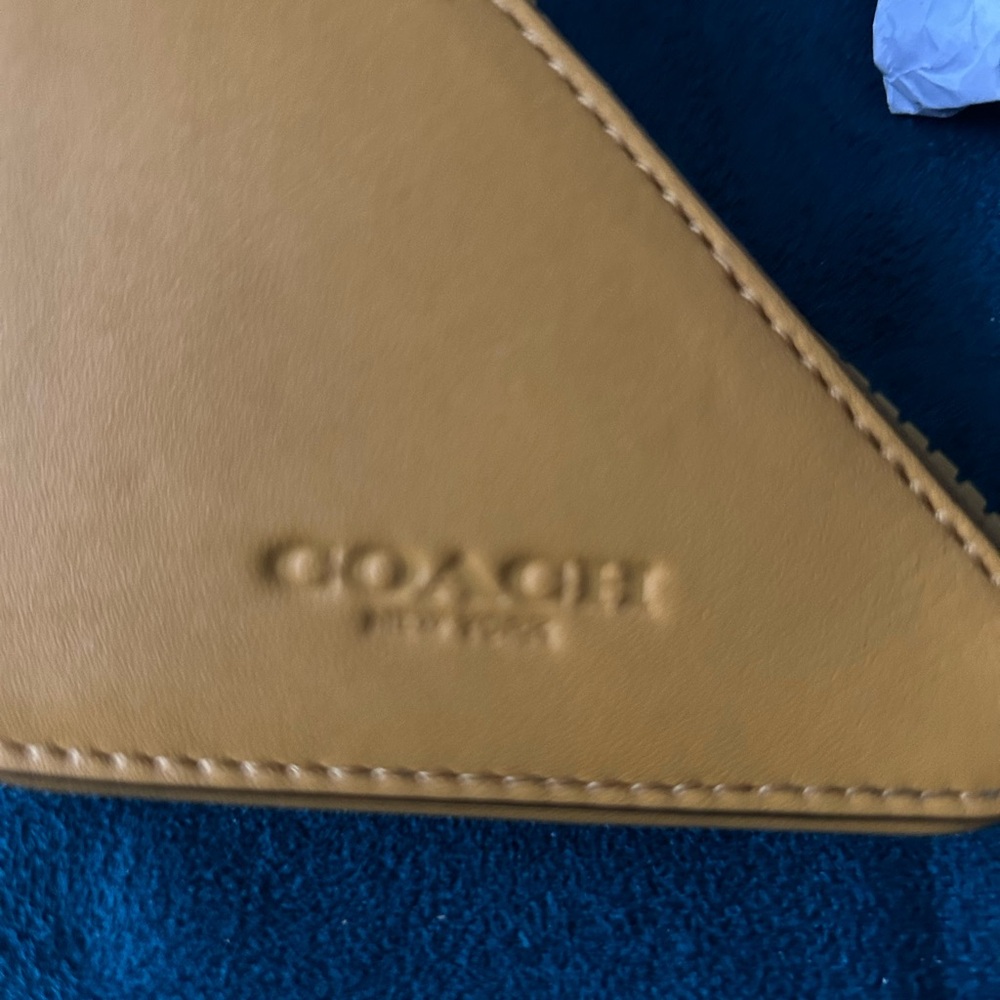 Triangular. Coin purse - Picture 2 of 3